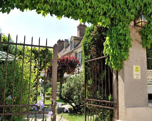 Saint-Florentin Hotel | LOGIS - Hôtel Restaurant Les Tilleuls