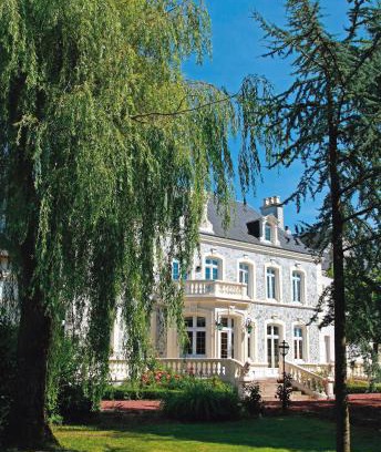 Le Wast Hotel | Logis Hôtel & Restaurant - Le Château Des Tourelles 3 étoiles