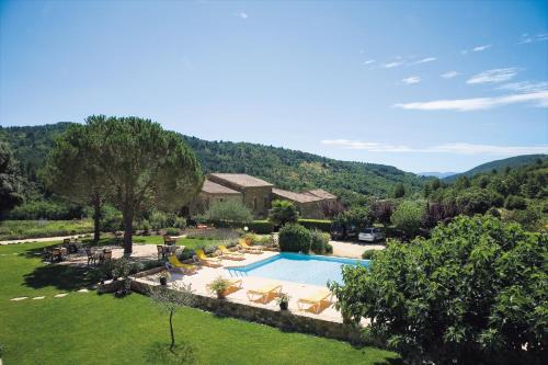 Rocher Hotel | Logis Hôtel Restaurant Le Chêne Vert