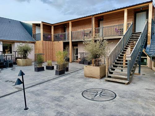 Nebouzat Hotel | Logis Hôtel Volcan Sancy
