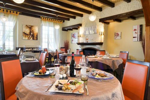Salbris Hotel | Logis Hôtels Restaurant Le Dauphin