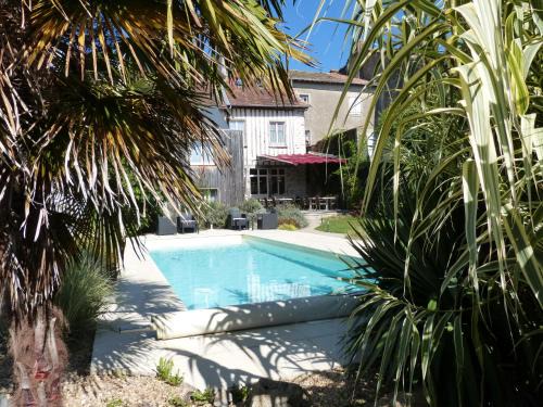 Pierre-Buffiere Hotel | Logis Hotel Auberge Dupuytren