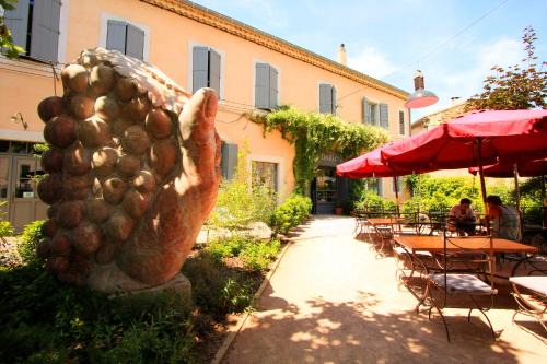 Caunes-Minervois Hotel | Logis Hotel - Restaurant La Marbrerie