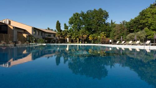 Loriol-sur-Drome Hotel | Logis Hotel Restaurant SPA Les Oliviers