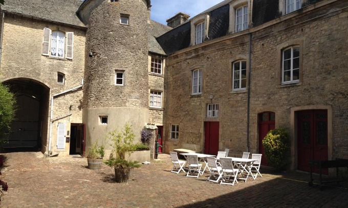 Valognes Hotel | Logis Le Grand Hôtel du Louvre
