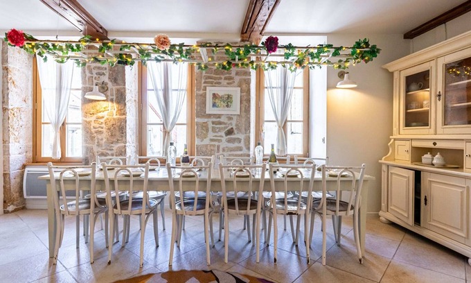 Flavigny-sur-Ozerain Apartment | Logis Régine
