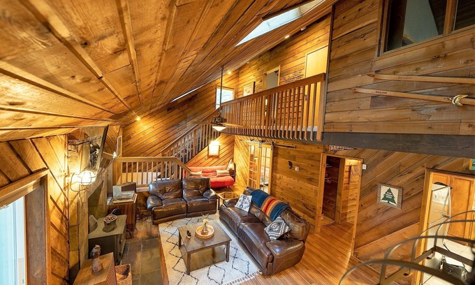 Zigzag Cabin | Lolo lodge-Hot tub, trail to river, fast wifi