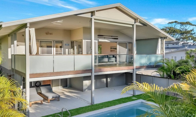 North Avoca House | LOLOMA | pool, wifi, sauna | Accom Holidays
