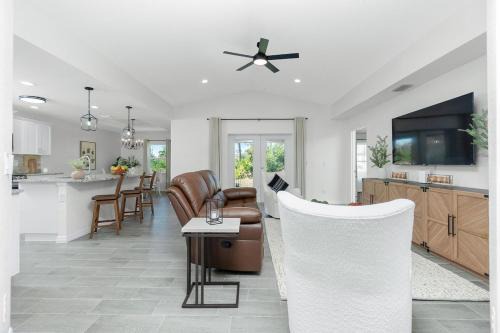 Rotonda Lakes House | Lomas Retreat