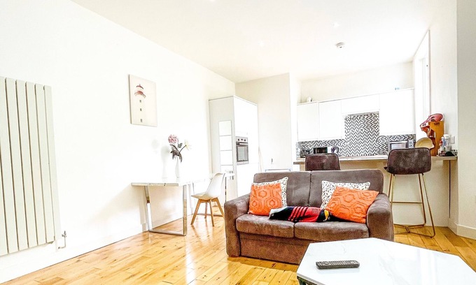 Greenwich Apartment | London 2-Bed Apartment in Herbert Road