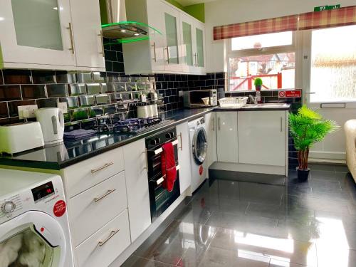 Valentines Apartment | London 2 Bedroom Apartment, Kitchen, Reception and Private Garden