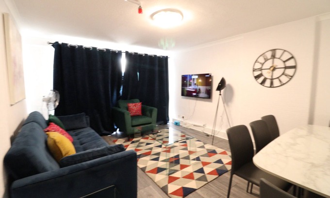 Charlton Apartment | London City Modern Apartment Charlton