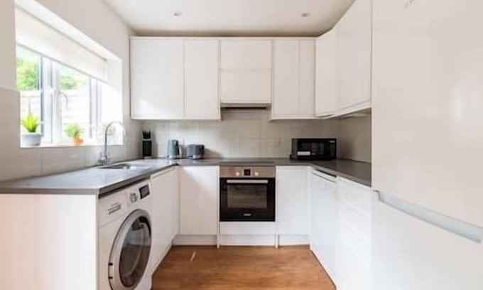 Northumberland Park Apartment | London Flat with Garden (WPRA)
