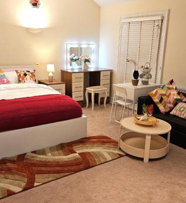 Hillingdon House | LONDON HEATHROW GLAMOUR MANSION HOUSE