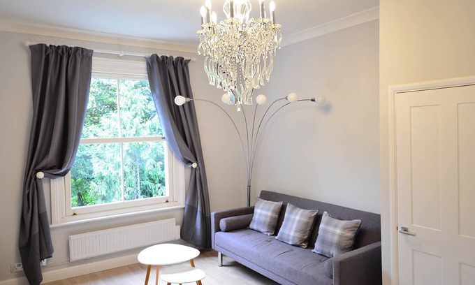 Addison Apartment | London, Kensington and Chelsea 1 Bed Apartment (Olympia Exhibition Centre)