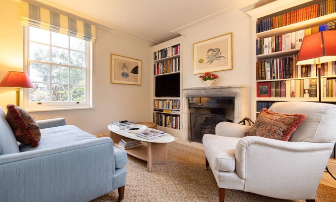 Brompton & Hans Town Apartment | London Living – 3 Bedroom Home in Chelsea