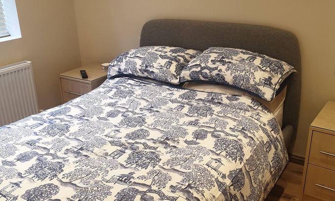 Valentines Apartment | London Luxury 1 bed flat - kitchen, garden, parking, WIFI