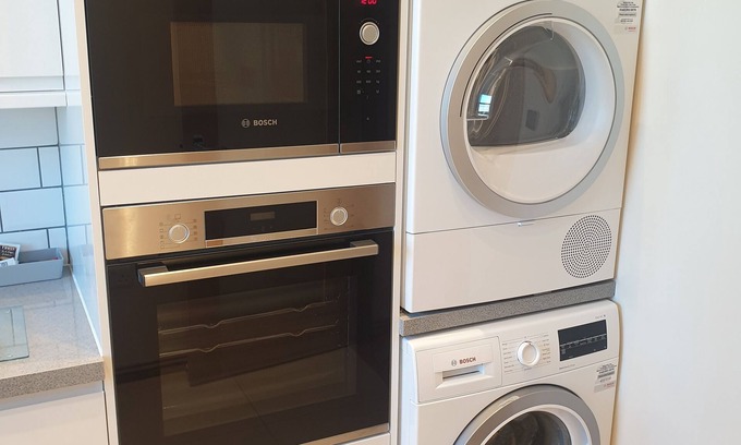 Clementswood Apartment | London Luxury Spacious 2 Bedroom Apartment 5 mins to Ilford Station