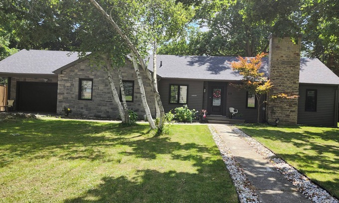 London House | London Ontario (Forest City)house.nPreferable location for male guests.