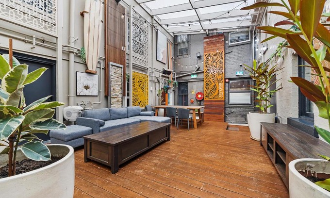 Kings Cross Hostel | London Plane Backpackers
