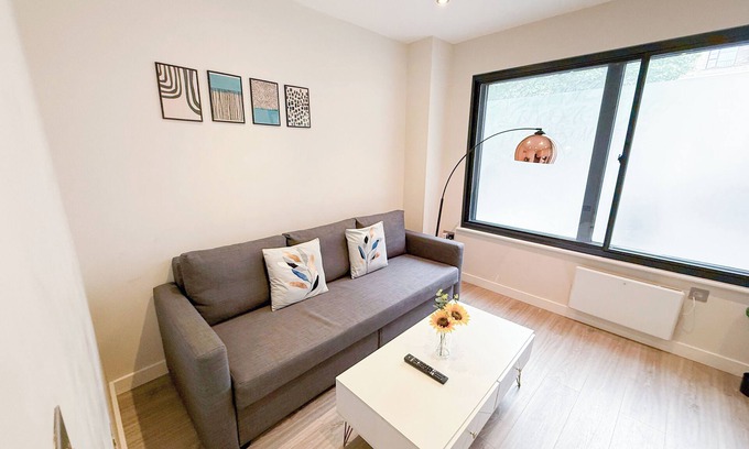 Walworth Apartment | London's 1-Bedroom Haven near The Shard in Elephant & Castle