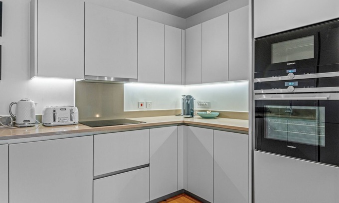 Golborne Apartment | Londwell, Heart of Notting Hill, Balcony Suite Luxury
