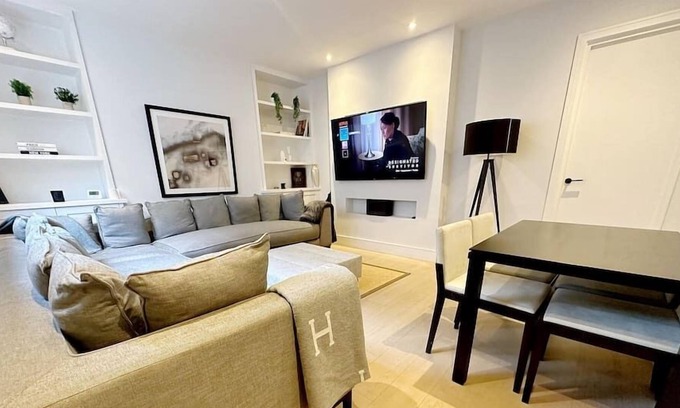 Churchill Apartment | Londwell, Luxe and Leaves, Chelsea Flat with Private Garden