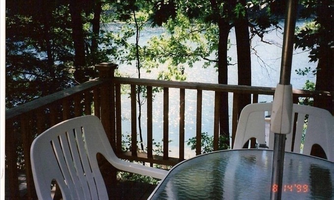 Lake Ann Cottage | Lone Pine Cottage 1 Bedroom Lakefront on Bryan Lake