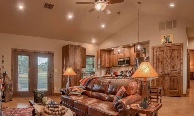 Fredericksburg Cabin | Lone Star Cabin No. 7