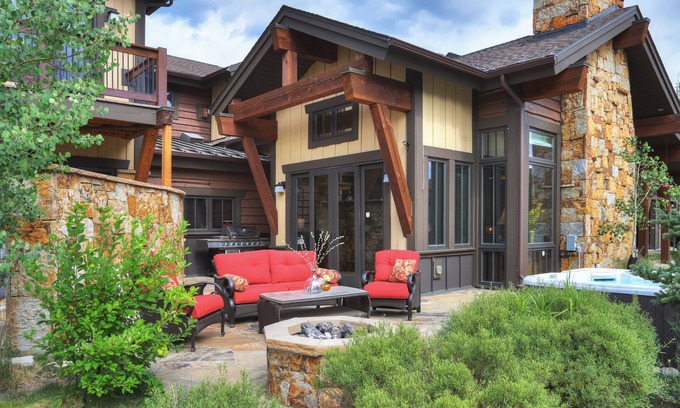 Fairmount On The River House | Lone Star Lodge: High End Property-On the River-Hot Tub & Private Ski Shuttle.