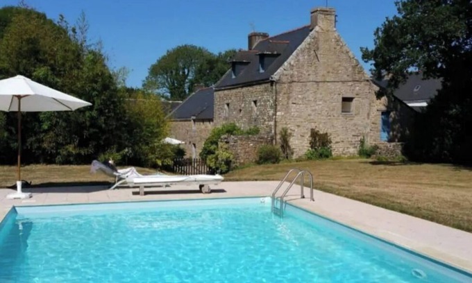 Locoal-Mendon House | Longère de Caractère Près D'auray Avec Piscine
