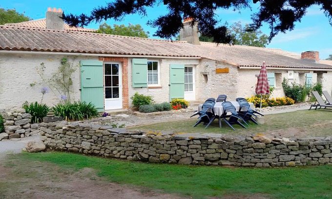 Saint-Vincent-sur-Jard House | Longère , Avec le Charme de la Pierre , au Calme, le Tout à 2 kms des Plages