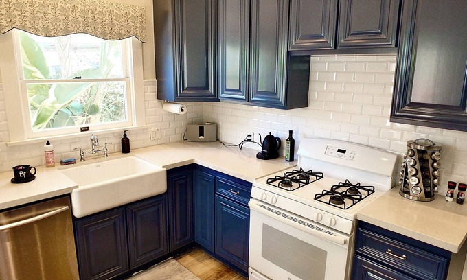 Zaferia House | Long Beach Breeze – Dreamy 2 BDR, Walk to Shopping & Dining, Mins to Beach