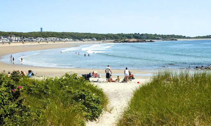 Gloucester House | Long Beach-Gloucester-2 minute walk to Beach! Large yard & lush gardens. Pup ok