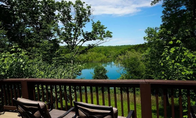 Branson House | Long Beach Lake Lodge