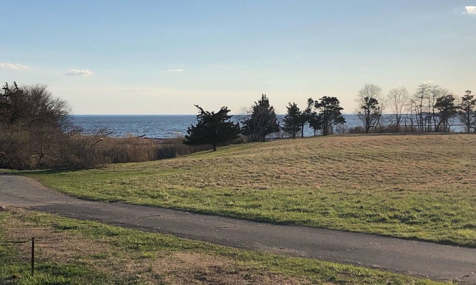 Old Lyme Apartment | Long Island Sound Studio
