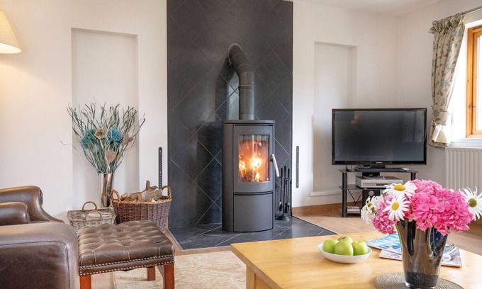 Copplestone House | Long Meadow Barn - sleeps 7 guests in 4 bedrooms
