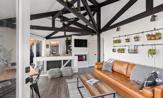 Seven Devils Ski Chalet | Long mtn view, hot tub + smart home tech & EV charger