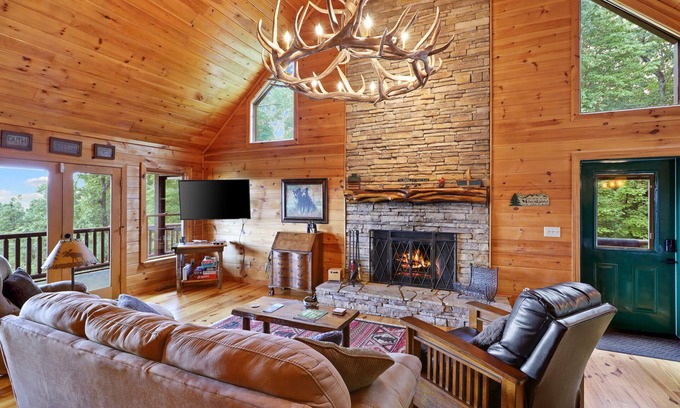 Mineral Bluff Cabin | Long range mountain views with total privacy and well equipped.