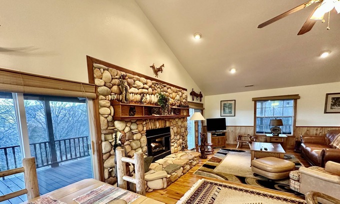 Bryson City House | Long Range Mountain View! "Happy Trails Cabin"