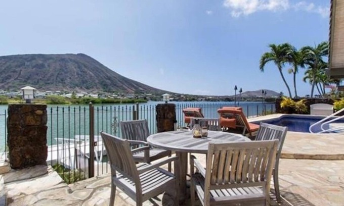 Hawaii Kai House | Long term rental Marina Front rental in Hawaii Kai with pool
