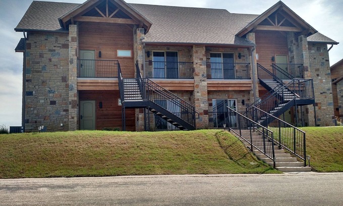 Graford Condo | Long Weekend getaway at The Cliffs, Possum Kingdom Lake
