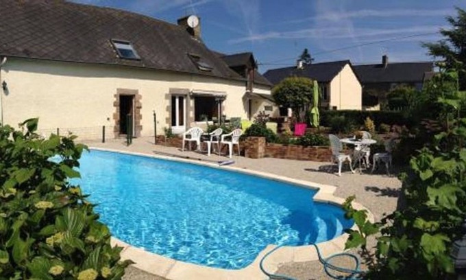 La Croix-Avranchin Cottage | Longere avec piscine proche du Mont St Michel