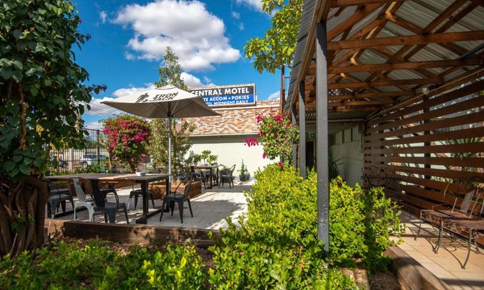 Longreach Hotel | Longreach Most Central Motel