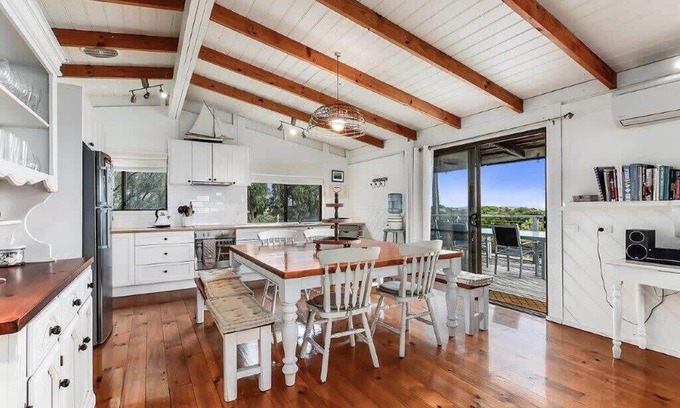 Waterhouse House | LONGUSTINE - WIFI - NO PETS