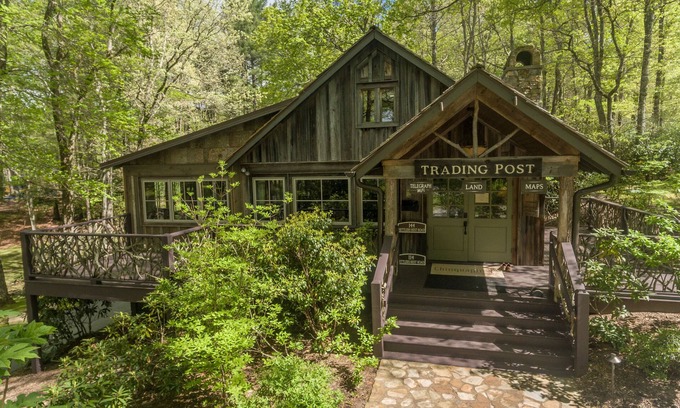 Glenville Cottage | Longview Cottage - Tiny Home packed with modern charm & Chinquapin Amenities