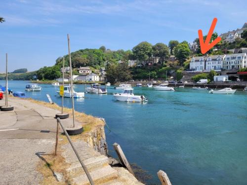 Looe Villa | Looe Spacious 4 Double bedroom House Sleeps 9 Harbour River Views