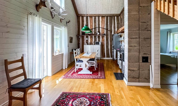 Svanesund House | Look forward to a wonderful holiday in this attractive holiday home near the sea.