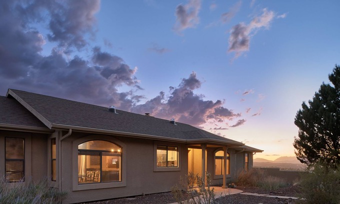 Hidden Valley Ranch House | LOOK NO FURTHER-4,000sf Hillside with Views TV's & Pool Table