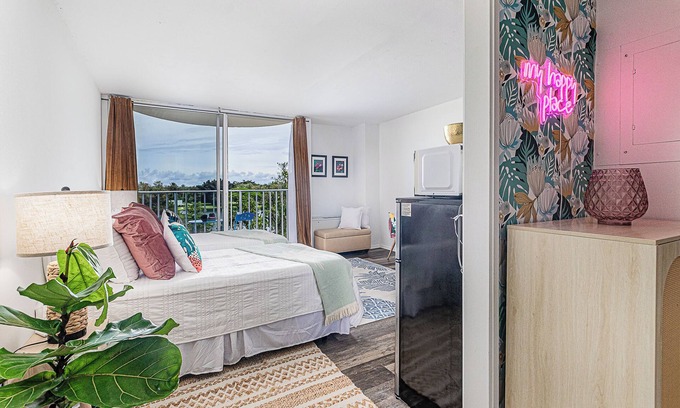 Hilo Condo | LOOK! Studio Condo in Downtown Hilo: Lagoon Views, Pool, AC